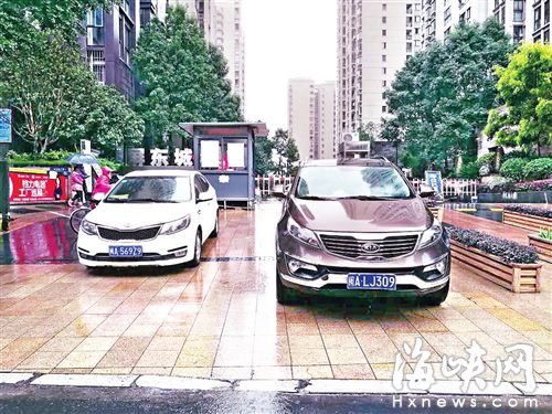 车辆停小区出口 福州屏东城业主难出行