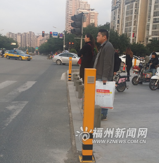闯红灯语音提示桩首现福州街头 今后或在城区推广