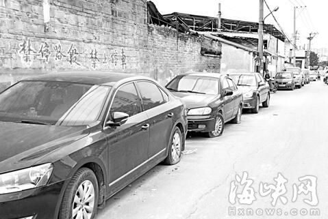 福州晋安区：路边整排车 一夜全被扎胎