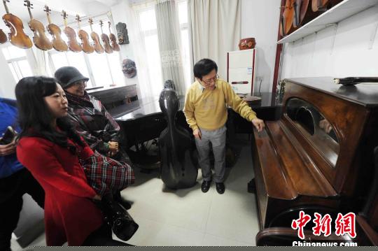福州七旬老人办乐器博物馆：“生命不息 制琴不止”