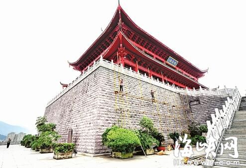 开放近八年 屏山镇海楼首次大修