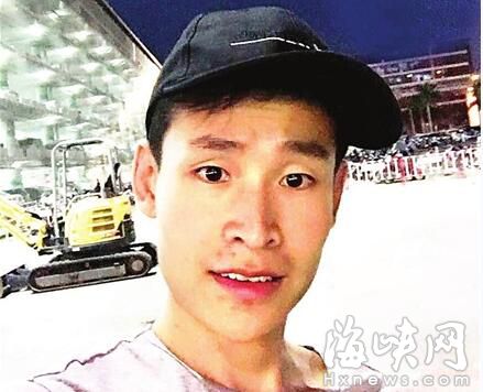 小伙子搀扶倒地依姆 为证清白让朋友拍照作证 