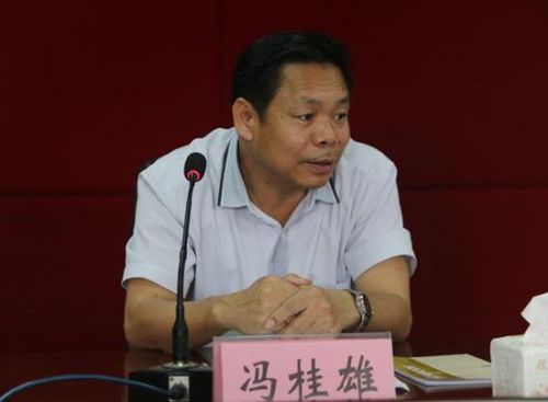 广东省阳江市委常委、政法委书记冯桂雄接受调