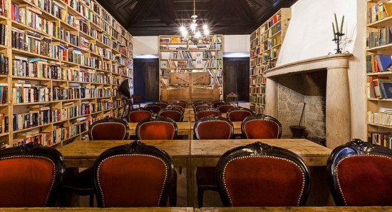 葡萄牙一酒店走图书馆风格 藏书数万本顾客络绎不绝
