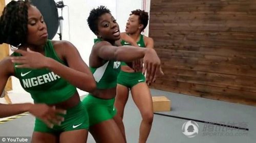 近日，三名尼日利亚雪橇队的姑娘们在网上上传一个三人热舞的MV，她们希望以此来筹集资金，并代表自己的国家参加2018在韩国平昌举行的冬奥会。据悉，至今仅有八个非洲国家参加过冬奥会。