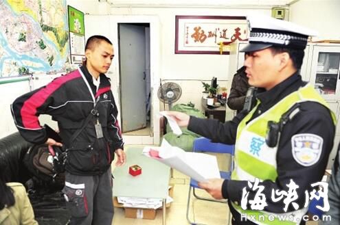整治行人、电动车违法 日均查处、劝导4万起 