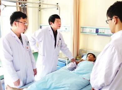 福州63岁依姆腰痛 打喷嚏像触电