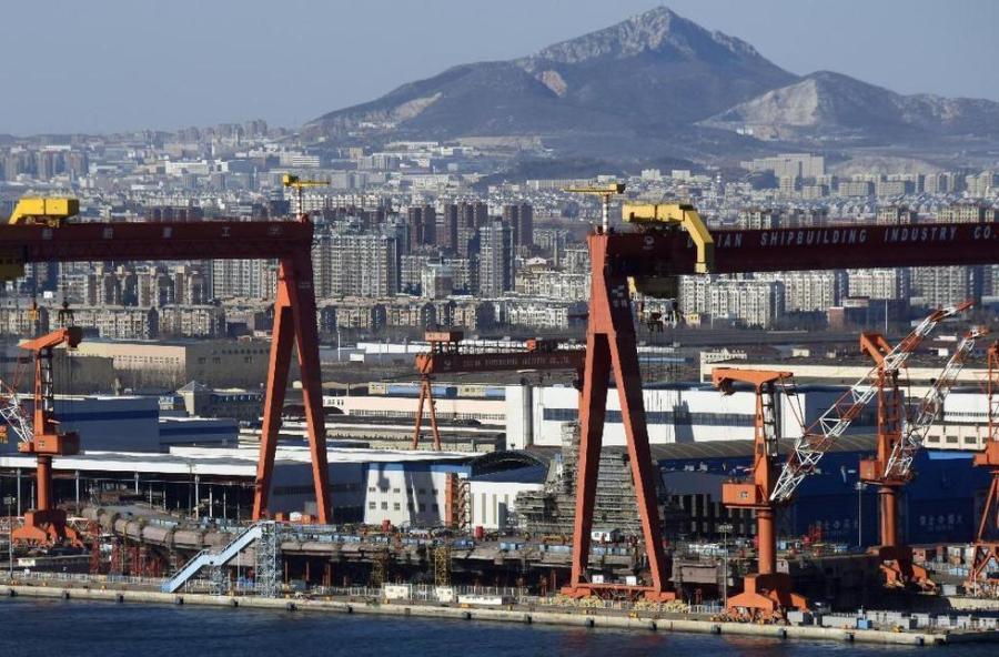 日本媒体偷拍中国在建国产航母图  施工已接近尾声
