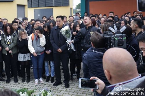 遇害女留学生张瑶追悼会现场图 张瑶怎么死的父母失声痛哭