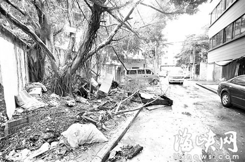 福州鼓楼区加洋路加洋巷堆放垃圾 两月起火两次 