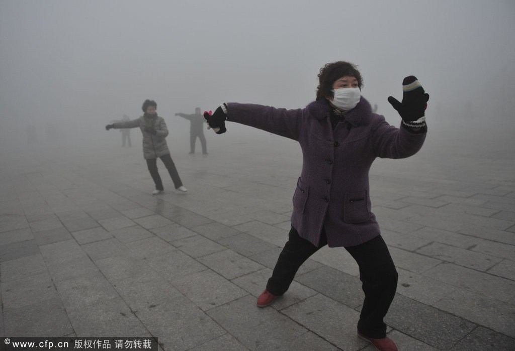 北京雾霾爆表大妈跳广场舞 小学创防霾体操（多图）（2）