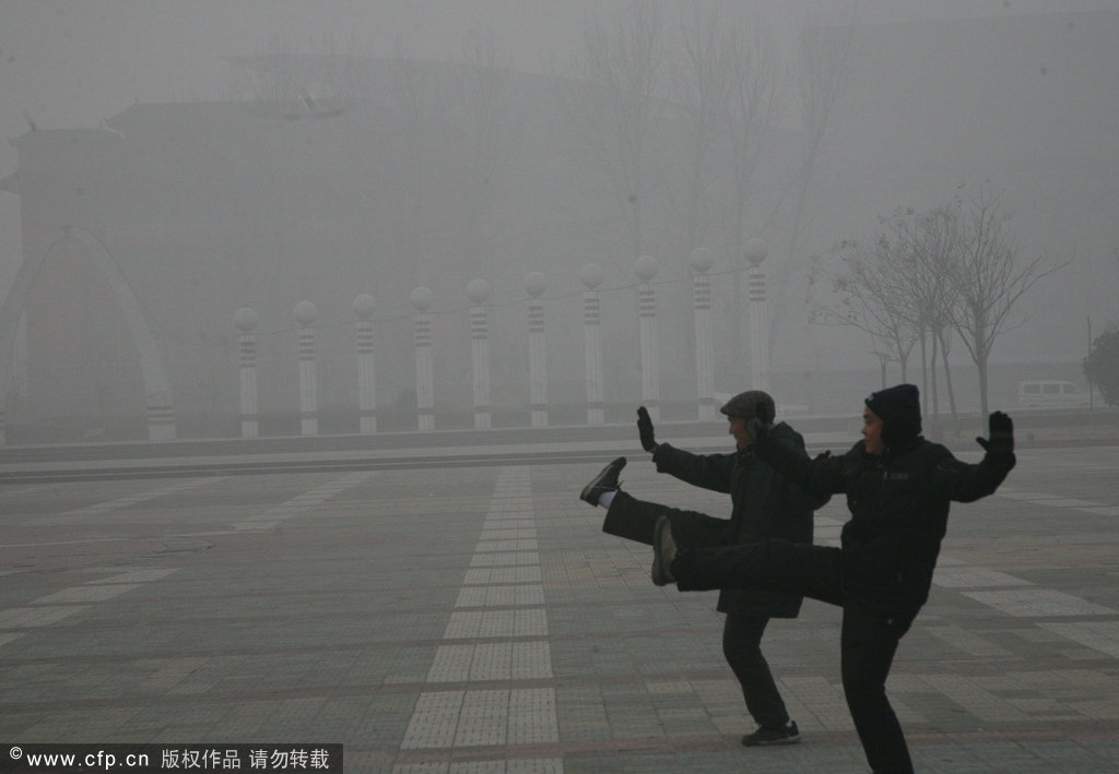 北京雾霾爆表大妈跳广场舞 小学创防霾体操（多图）（3）