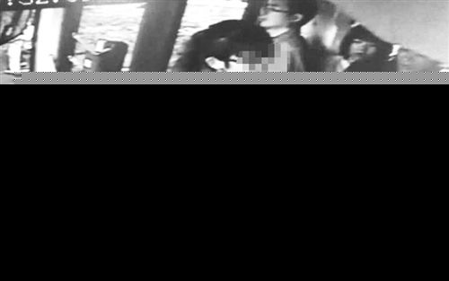 福州K2公交过站 女乘客想下车竟抢夺方向盘