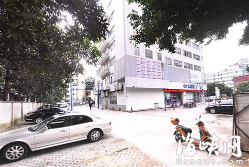福州万商大厦停车场内 多车主无法遥控锁车