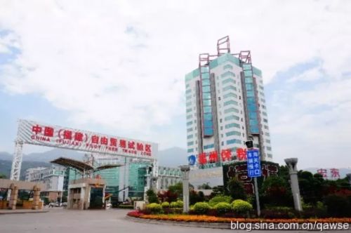 福州都有自贸区了，还找人代购？名城中心Aoe Mall有两层楼任你逛！