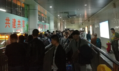 福州火车站南广场出站口封闭 北广场出租车少打车难