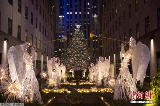 圣诞将至纽约沉浸节日氛围 洛克斐勒中心圣诞树吸睛