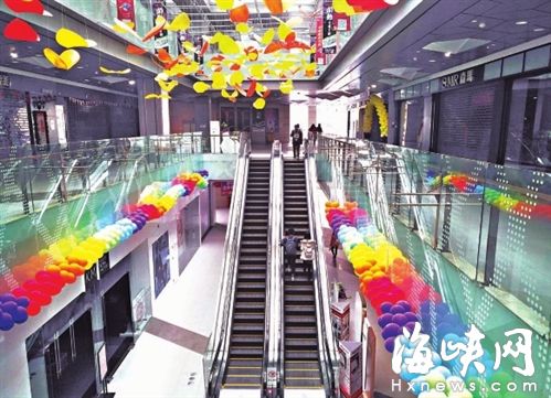 闽侯永嘉天地商场平安夜停电 急坏商户