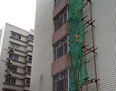 化粪池污水渗透进蓄水池 水龙头流出黄色臭水