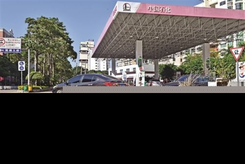 泉州金山社区主要通道多路面翻修 未围挡警示  