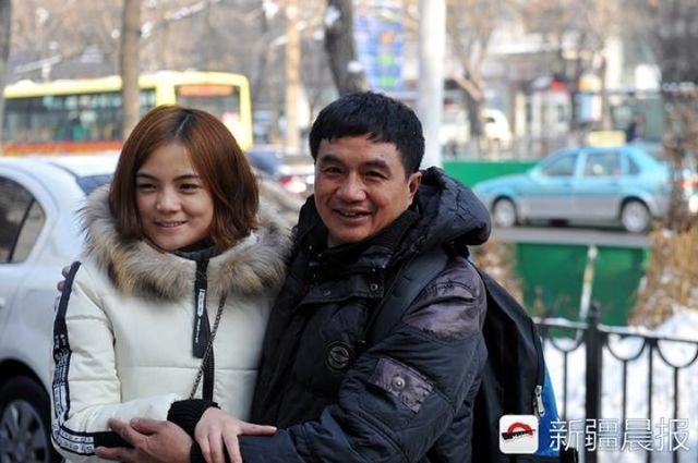 父女俩相见。新疆晨报