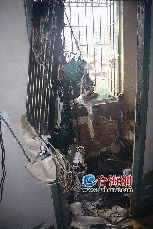 漳州台商区：液化气瓶着火 烧了整个厨房