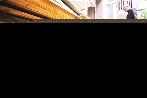 福州登云佳园墙体开裂 业主疑铁路工地施工所致