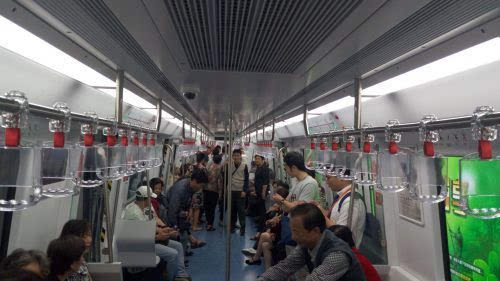 福州：市民在地铁上“任性” 今起要开罚啦！