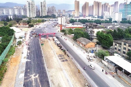 福州湖东东路东侧洞口辅路今通车 实现双向四车道通行 