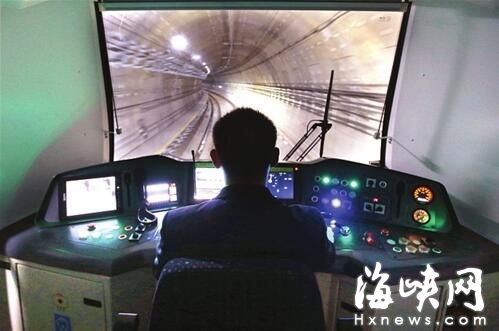 新年第一班：记录地铁司机的“半军事化”生活