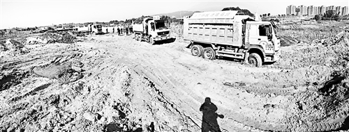 凯晟渣土运输公司乱卸渣土 城管半天查十车