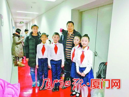 厦门学生四名唱京剧 参加了2017年全国新年戏曲晚会