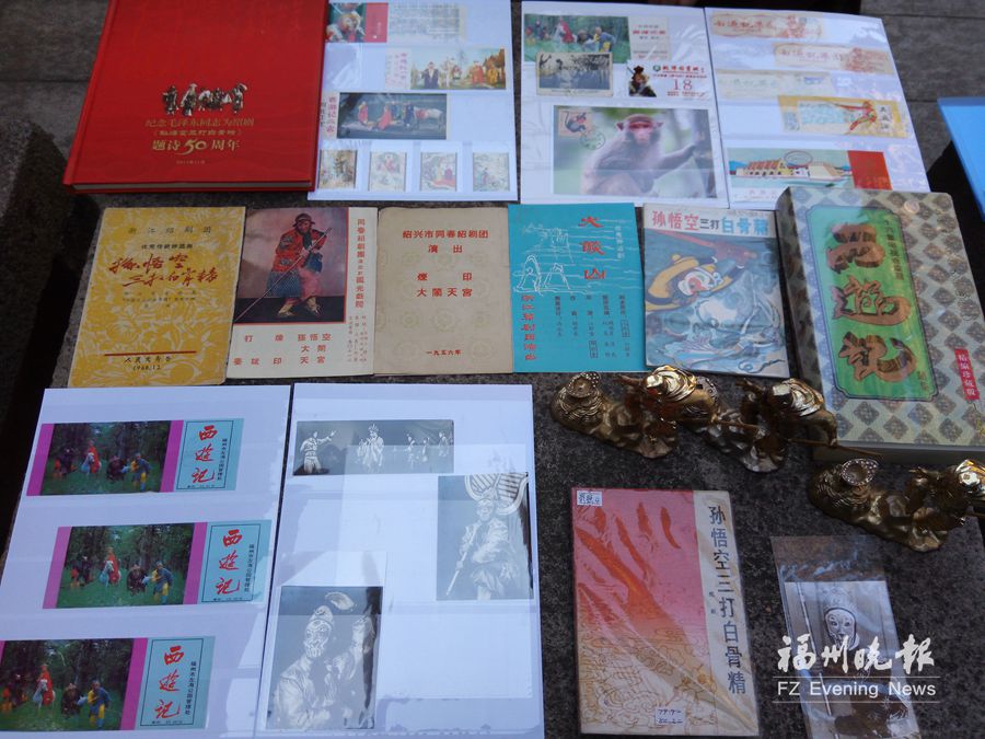 90后福州小伙痴迷猴戏 5年已收藏百件藏品