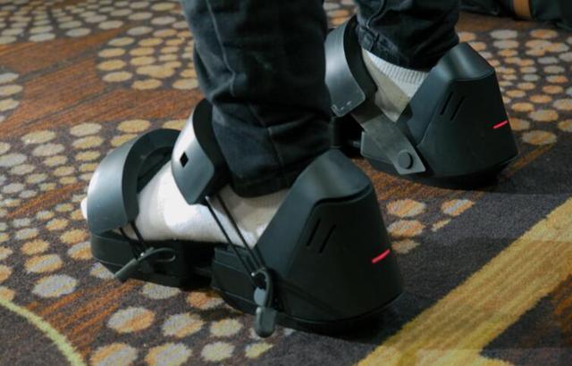 来自日本的VR鞋子，让你每走一步都能感觉到震动