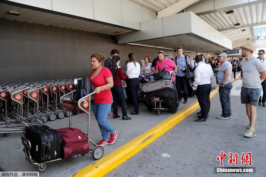 哥斯达黎加图里亚尔瓦火山喷发致机场关闭 乘客滞留机场