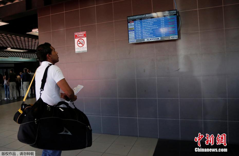哥斯达黎加图里亚尔瓦火山喷发致机场关闭 乘客滞留机场