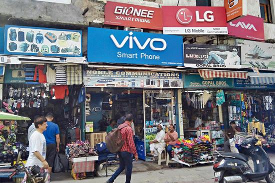 印度实施废钞令后 中国手机占有的市场份额却更高了...