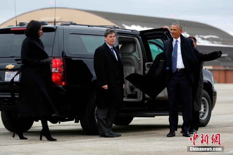 奥巴马乘空军一号抵达芝加哥 即将发表告别演讲