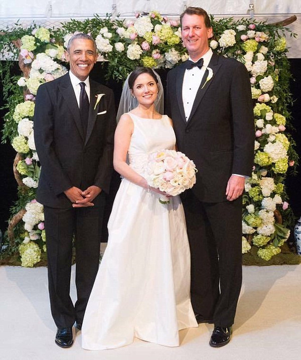奥巴马总统参加长期私人助手尼科尔森的婚礼。