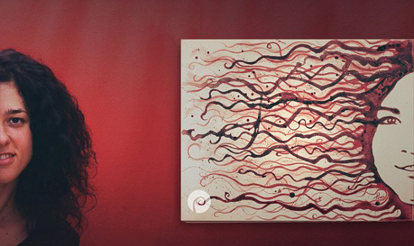 “血腥”艺术！罗马尼亚一女子用经血画胎儿肖像