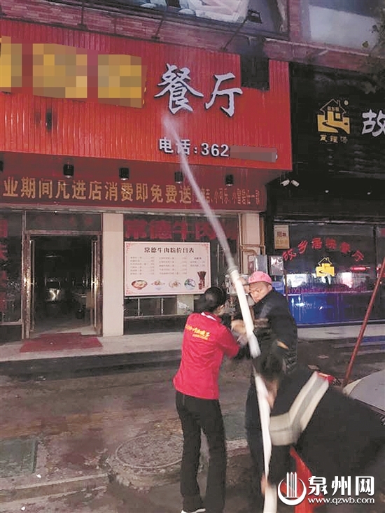 泉州：新餐馆着火邻店帮扑救 还好接受过消防培训