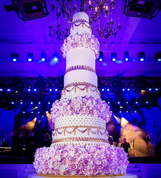 俄罗斯亿万富翁孙女婚礼 超豪华蛋糕造价数十万元