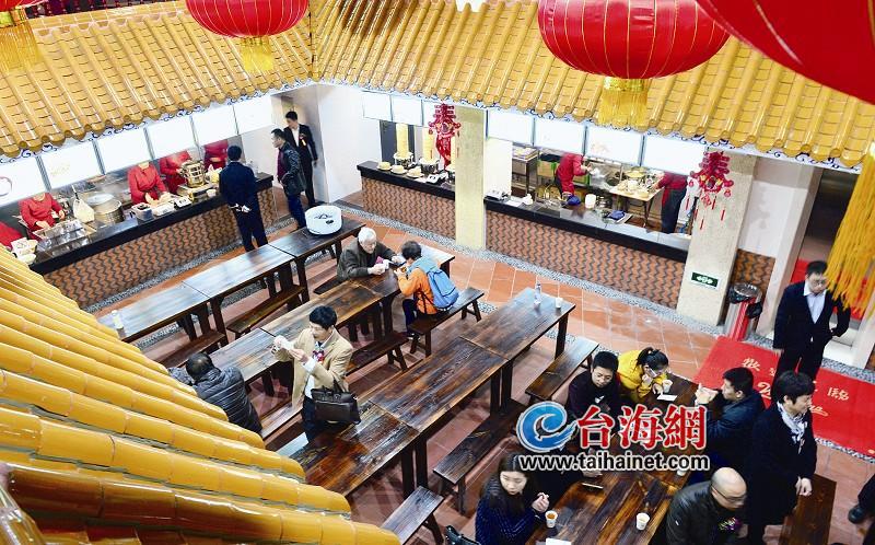 春节期间鼓浪屿游客供餐中心开门迎客 增设4个临时供餐点