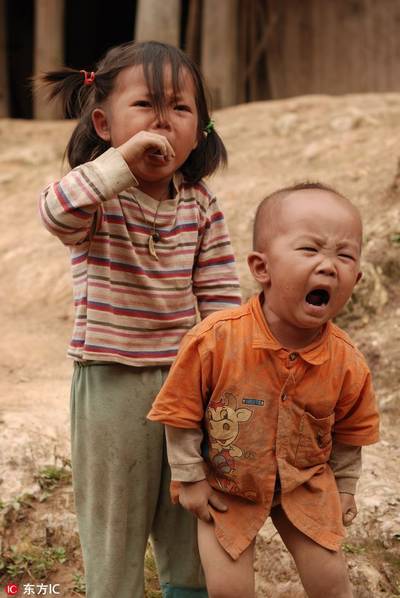 中国千万留守儿童，一年只能过年见爹娘一次，好心酸
