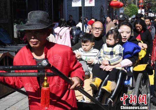 正月初一 福州三坊七巷游人如织欢度春节