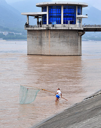 中国人建设的世界最大水库：用了1600万吨混凝土