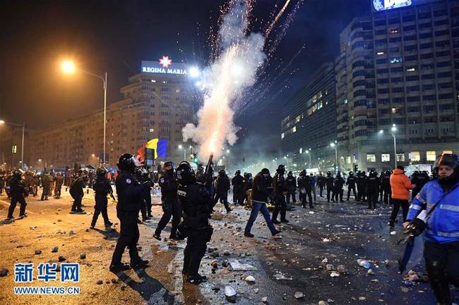 罗马尼亚爆发10万人反政府游行 抗议修订刑法及赦免囚犯