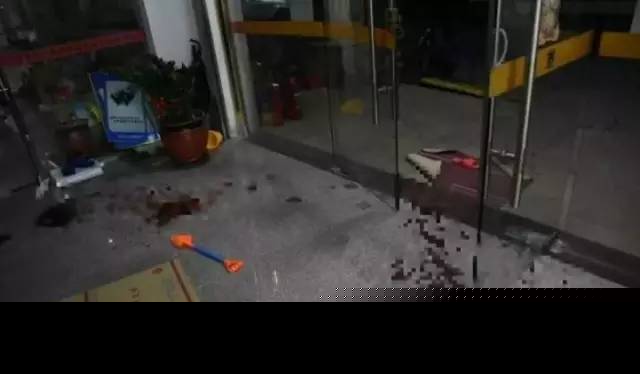 南安：男子持刀疯砍 6岁小女孩当场身亡