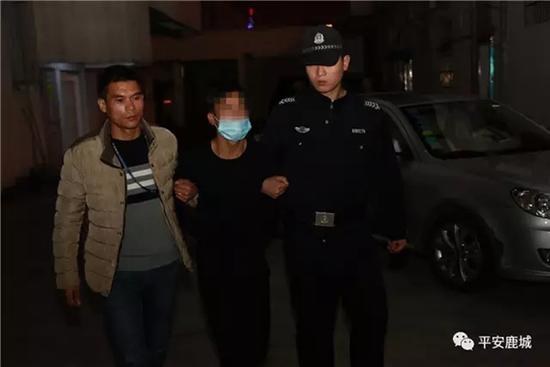 贵州一毒贩拒捕咬伤民警 押解途中自称患有艾滋（2）