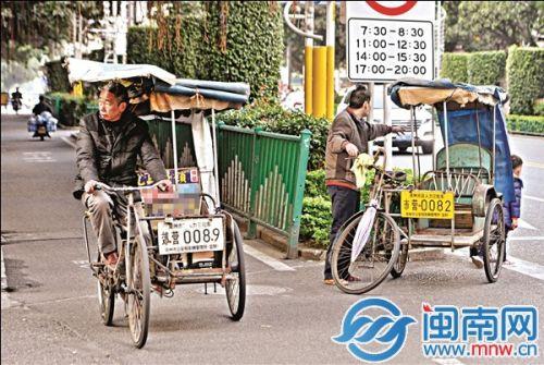 泉州人力三轮车沉浮70载 面临淘汰路在何方